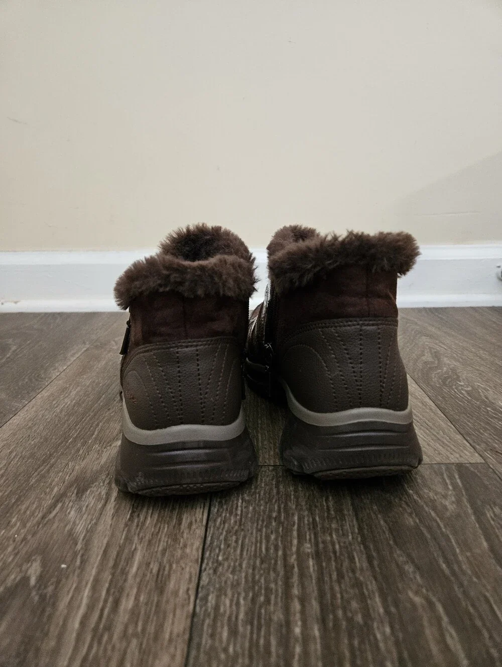 Skechers Women's Plush Lined Winter Boots, Size 8.5, Brown
